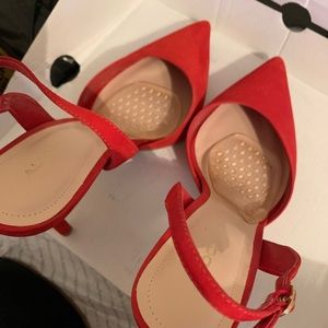 Red pumps